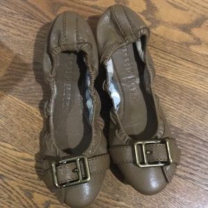 Never worn size 7 US Burberry Ballet flat style